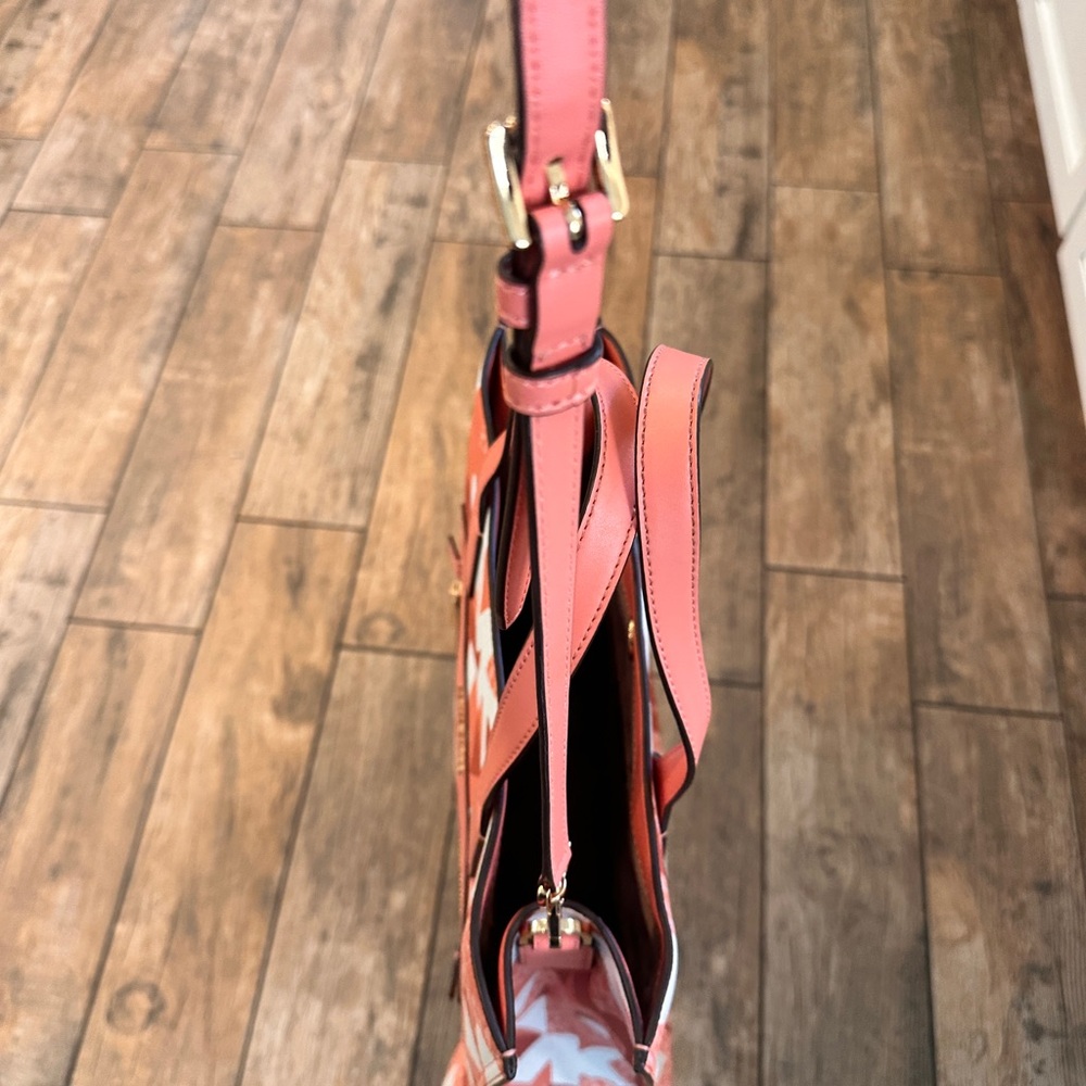 Michael Kors Coral and White MK Logo Tote - Picture 2 of 6